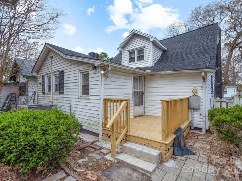 321 Coleman Avenue, Rocky Mount, NC 27801.  MLS# CAR4233676, YatesRealty ID 7329. 