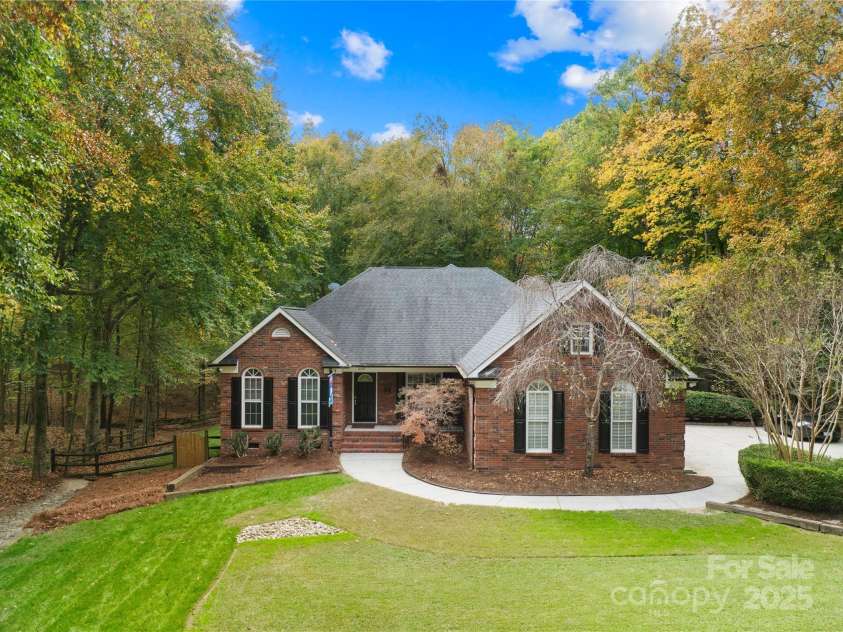 11113 Asbury Chapel Road, Huntersville, NC 28078.  MLS# CAR4317165, YatesRealty ID 733. Welcome Home!
