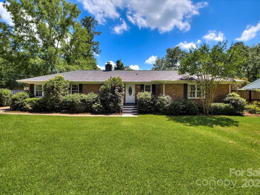 215 Barnard Avenue, Aiken, SC 29801.  MLS# CAR4308399, YatesRealty ID 733. 