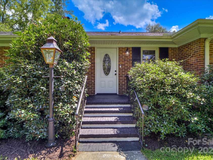 215 Barnard Avenue, Aiken, SC 29801.  MLS# CAR4308399, YatesRealty ID 733. 