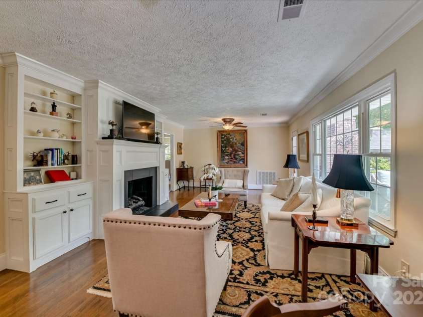 215 Barnard Avenue, Aiken, SC 29801.  MLS# CAR4308399, YatesRealty ID 733. 