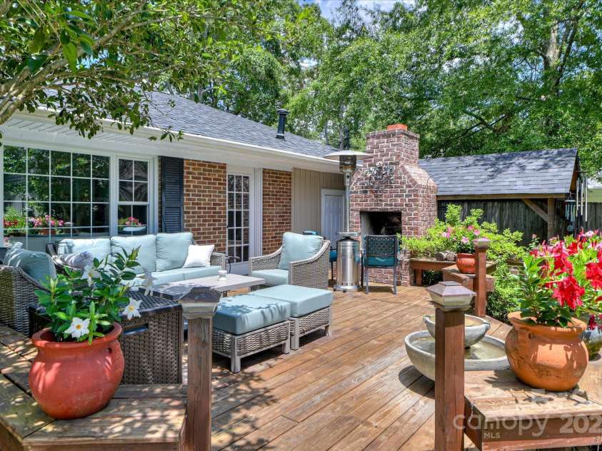 215 Barnard Avenue, Aiken, SC 29801.  MLS# CAR4308399, YatesRealty ID 733. 