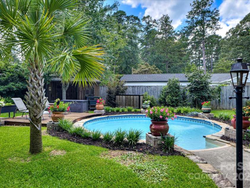215 Barnard Avenue, Aiken, SC 29801.  MLS# CAR4308399, YatesRealty ID 733. 