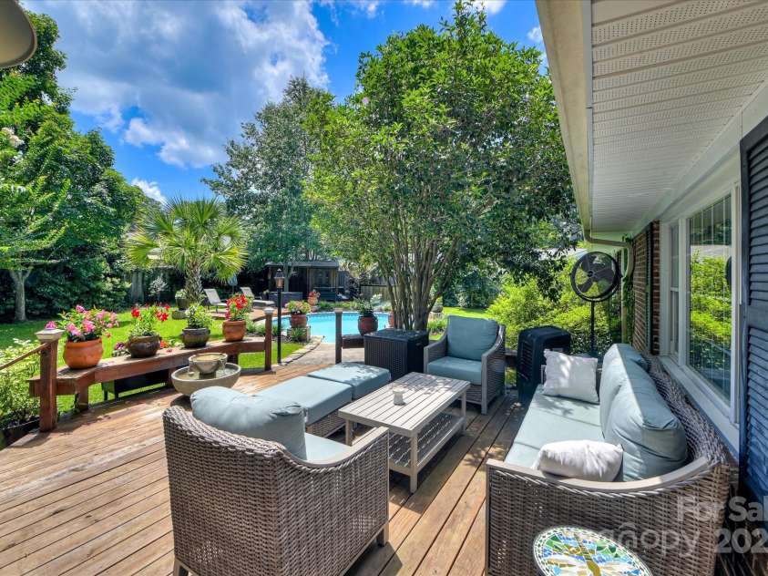 215 Barnard Avenue, Aiken, SC 29801.  MLS# CAR4308399, YatesRealty ID 733. 