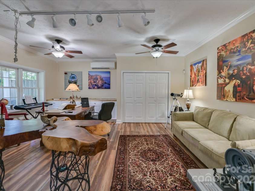 215 Barnard Avenue, Aiken, SC 29801.  MLS# CAR4308399, YatesRealty ID 733. 