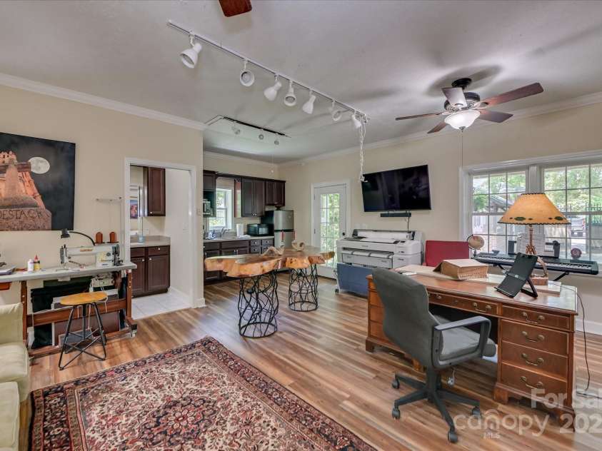215 Barnard Avenue, Aiken, SC 29801.  MLS# CAR4308399, YatesRealty ID 733. 