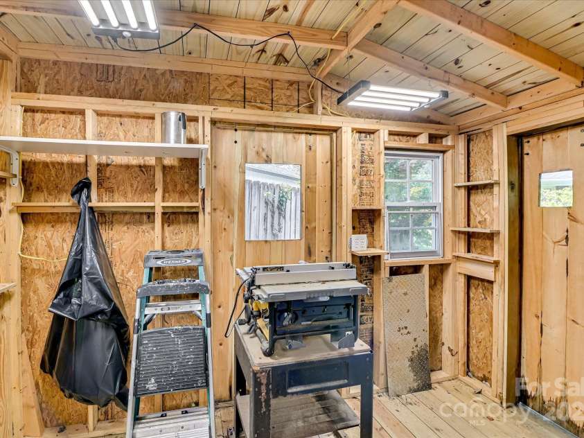 215 Barnard Avenue, Aiken, SC 29801.  MLS# CAR4308399, YatesRealty ID 733. 