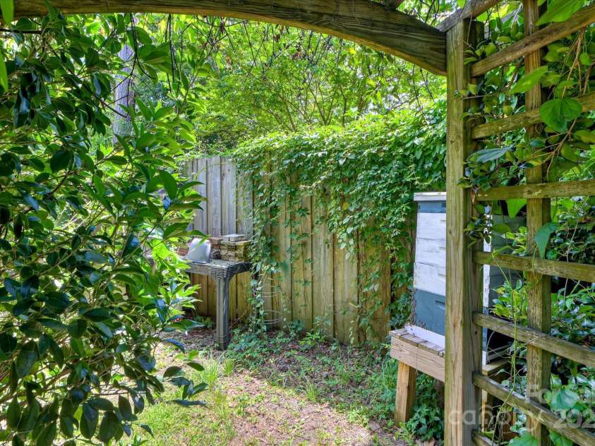215 Barnard Avenue, Aiken, SC 29801.  MLS# CAR4308399, YatesRealty ID 733. 