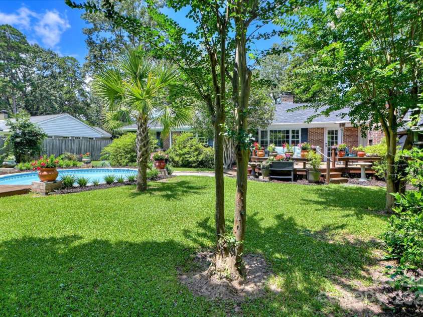 215 Barnard Avenue, Aiken, SC 29801.  MLS# CAR4308399, YatesRealty ID 733. 