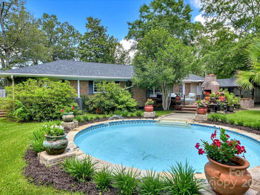 215 Barnard Avenue, Aiken, SC 29801.  MLS# CAR4308399, YatesRealty ID 733. 