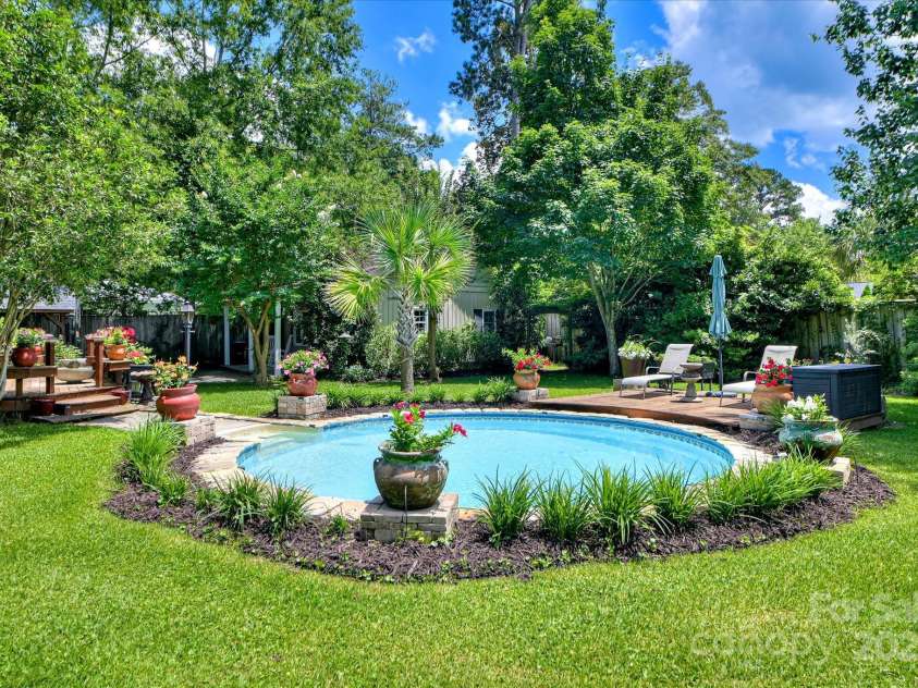 215 Barnard Avenue, Aiken, SC 29801.  MLS# CAR4308399, YatesRealty ID 733. 