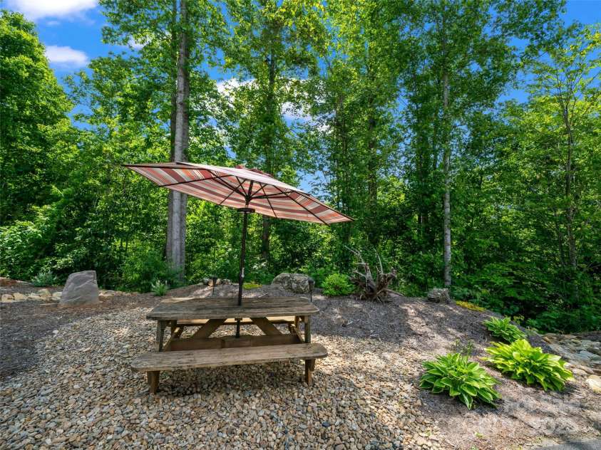 1590 226 Highway, Bakersville, NC 28705.  MLS# CAR4043239, YatesRealty ID 7330. 