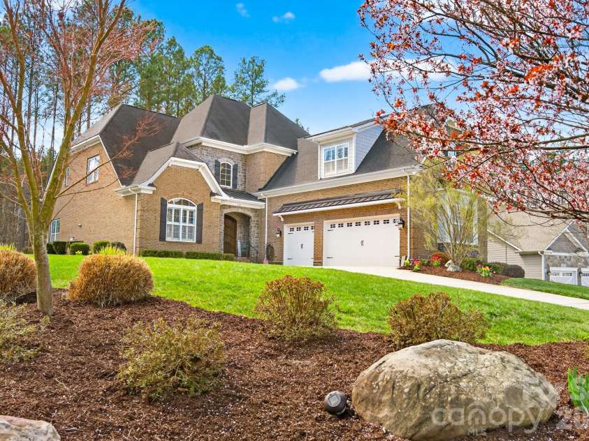 407 Blue Bay Court, York, SC 29745.  MLS# CAR4351956, YatesRealty ID 7330. 