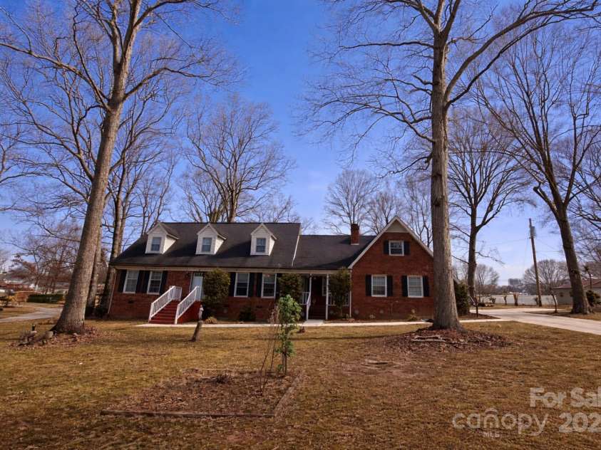 709 Woodside Drive, Kings Mountain, NC 28086.  MLS# CAR4329976, YatesRealty ID 7331. 