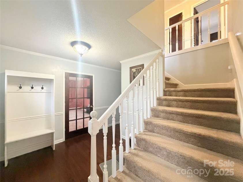 709 Woodside Drive, Kings Mountain, NC 28086.  MLS# CAR4329976, YatesRealty ID 7331. Foyer