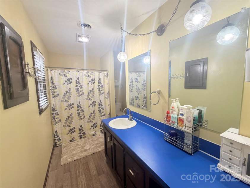 709 Woodside Drive, Kings Mountain, NC 28086.  MLS# CAR4329976, YatesRealty ID 7331. On-suite Primary Bath