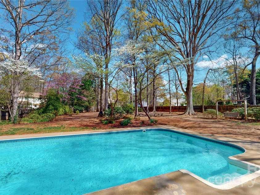 2605 Willowdale Lane, Matthews, NC 28105.  MLS# CAR4204541, YatesRealty ID 7332. 