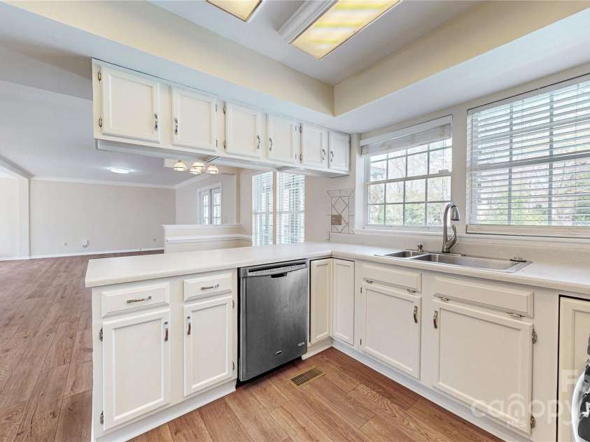 2605 Willowdale Lane, Matthews, NC 28105.  MLS# CAR4204541, YatesRealty ID 7332. 