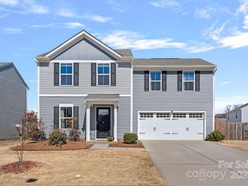 2462 Willow Pond Lane, Concord, NC 28025.  MLS# CAR4228242, YatesRealty ID 7334. Front of the home