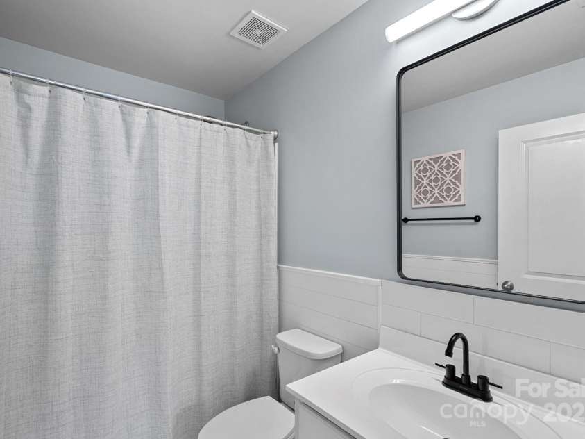 2462 Willow Pond Lane, Concord, NC 28025.  MLS# CAR4228242, YatesRealty ID 7334. Full Bathroom