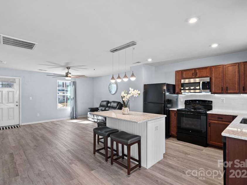 2462 Willow Pond Lane, Concord, NC 28025.  MLS# CAR4228242, YatesRealty ID 7334. Main Floor