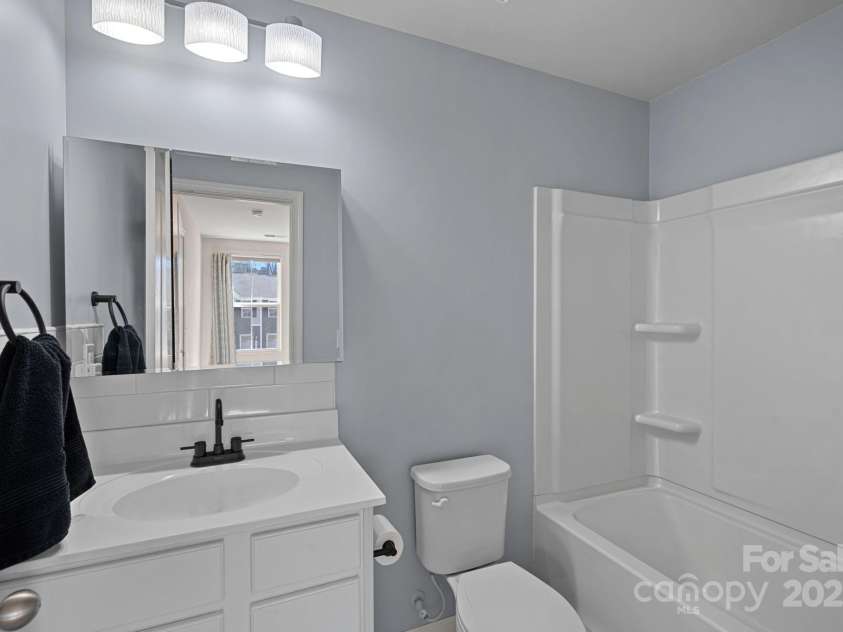 2462 Willow Pond Lane, Concord, NC 28025.  MLS# CAR4228242, YatesRealty ID 7334. Primary Bath