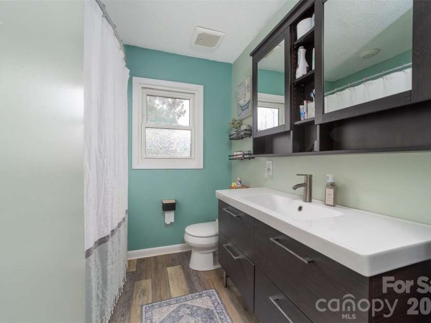 106 Blacksnake Road, Stanley, NC 28164.  MLS# CAR4351703, YatesRealty ID 7335. Full primary bathroom. 