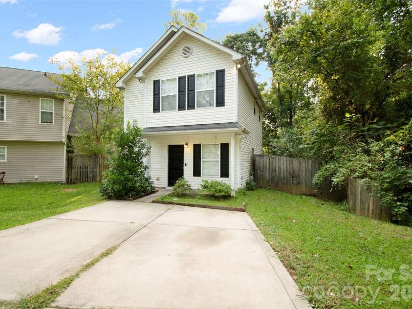 5541 Peachwood Drive, Charlotte, NC 28216.  MLS# CAR4297372, YatesRealty ID 7336. 