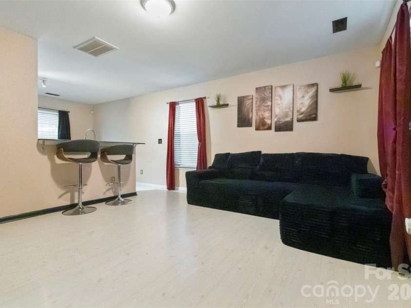 5541 Peachwood Drive, Charlotte, NC 28216.  MLS# CAR4297372, YatesRealty ID 7336. 
