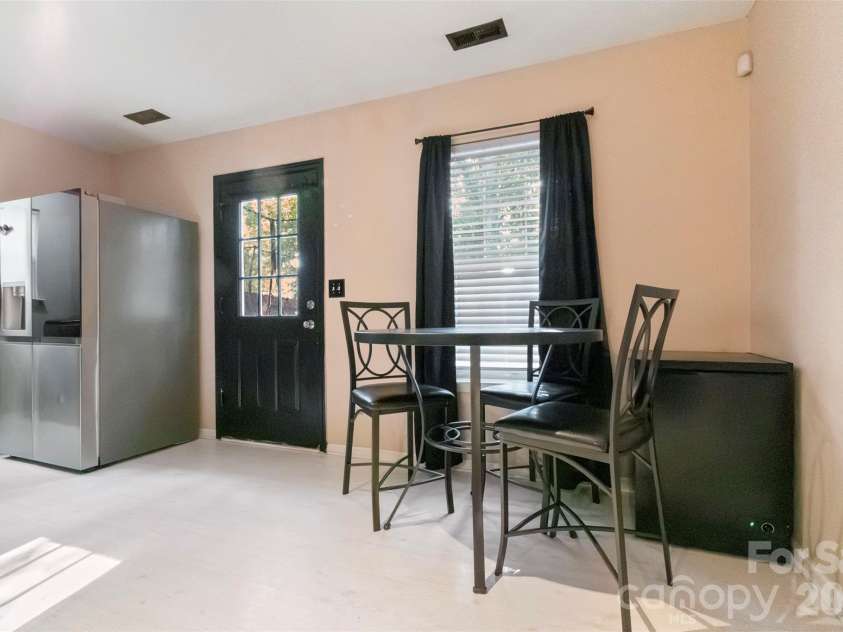 5541 Peachwood Drive, Charlotte, NC 28216.  MLS# CAR4297372, YatesRealty ID 7336. 