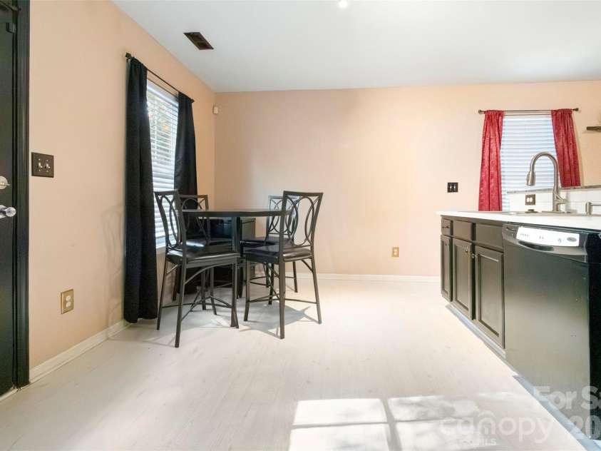 5541 Peachwood Drive, Charlotte, NC 28216.  MLS# CAR4297372, YatesRealty ID 7336. 