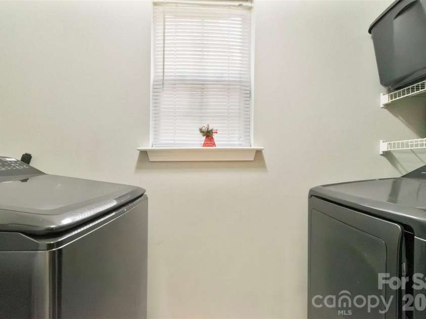 5541 Peachwood Drive, Charlotte, NC 28216.  MLS# CAR4297372, YatesRealty ID 7336. 