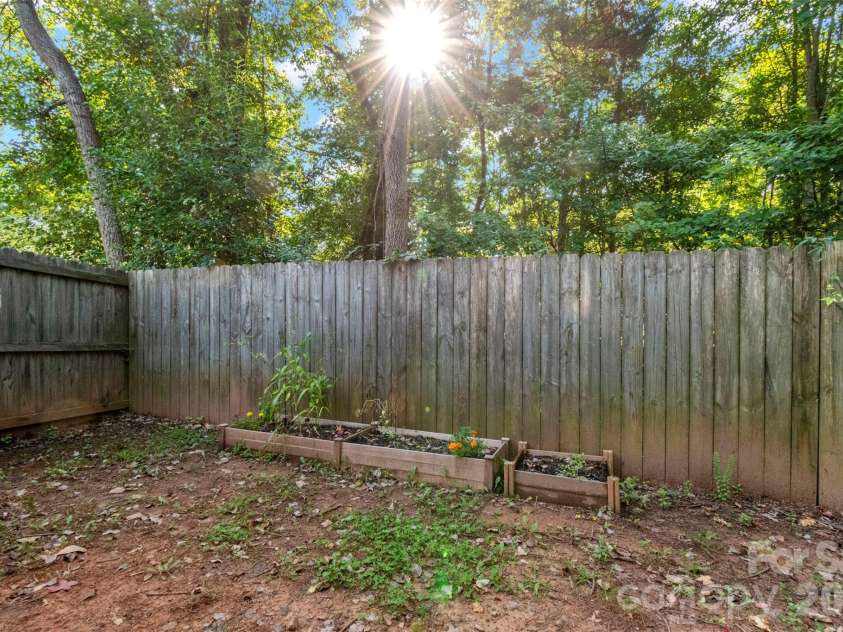 5541 Peachwood Drive, Charlotte, NC 28216.  MLS# CAR4297372, YatesRealty ID 7336. 