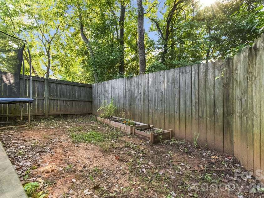 5541 Peachwood Drive, Charlotte, NC 28216.  MLS# CAR4297372, YatesRealty ID 7336. 