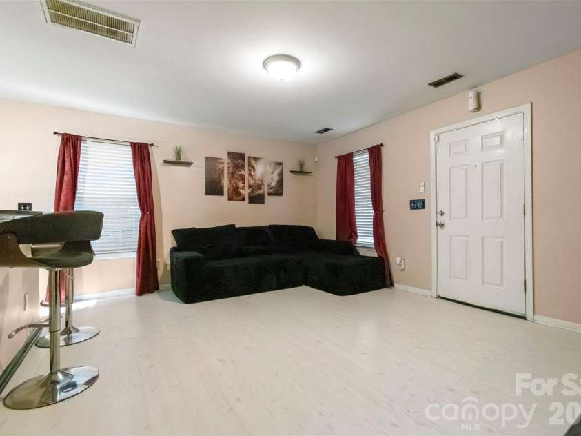 5541 Peachwood Drive, Charlotte, NC 28216.  MLS# CAR4297372, YatesRealty ID 7336. 