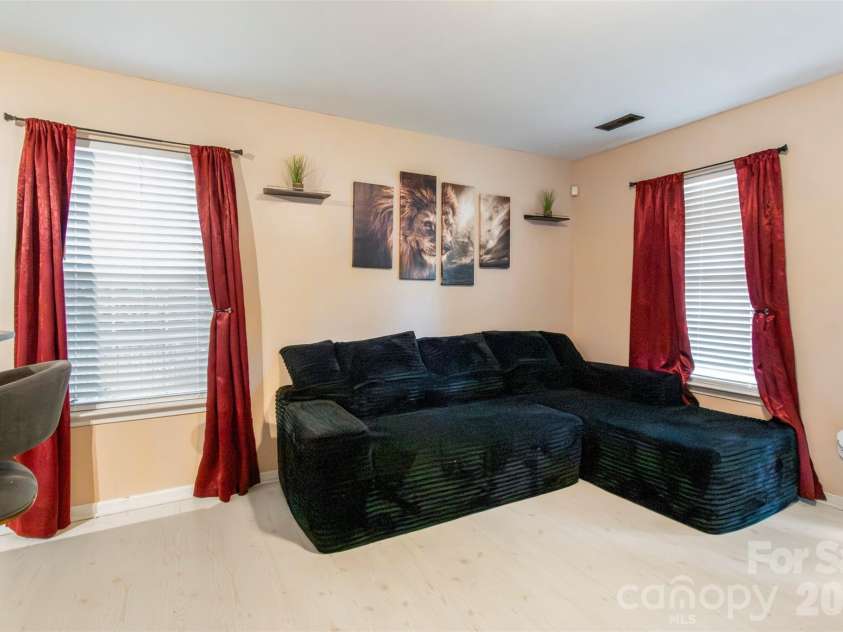 5541 Peachwood Drive, Charlotte, NC 28216.  MLS# CAR4297372, YatesRealty ID 7336. 