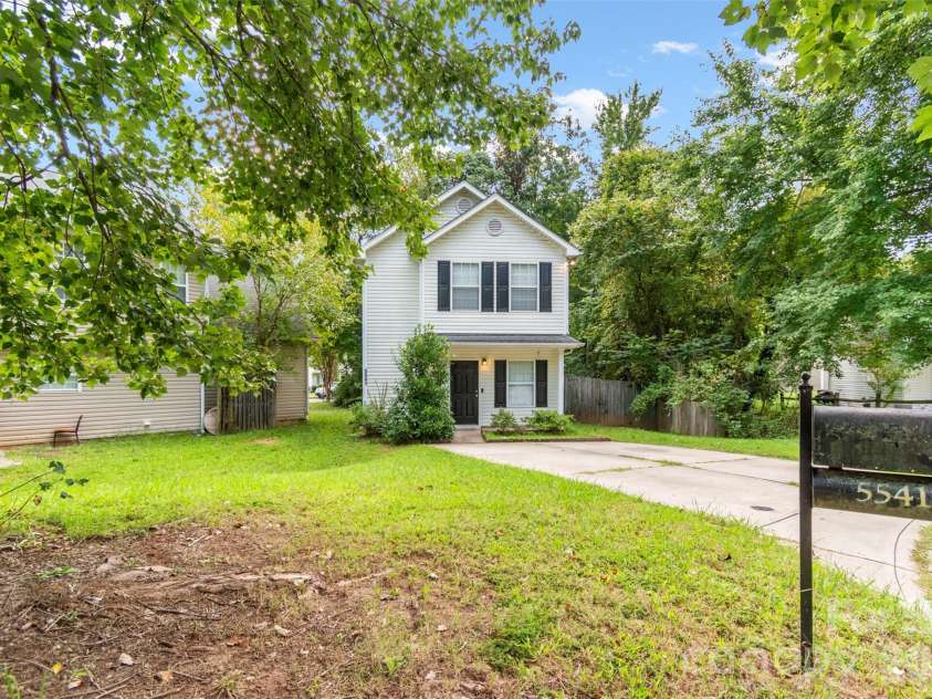 5541 Peachwood Drive, Charlotte, NC 28216.  MLS# CAR4297372, YatesRealty ID 7336. 