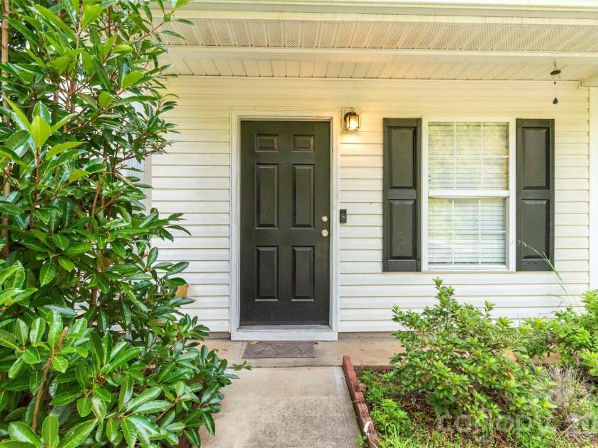 5541 Peachwood Drive, Charlotte, NC 28216.  MLS# CAR4297372, YatesRealty ID 7336. 