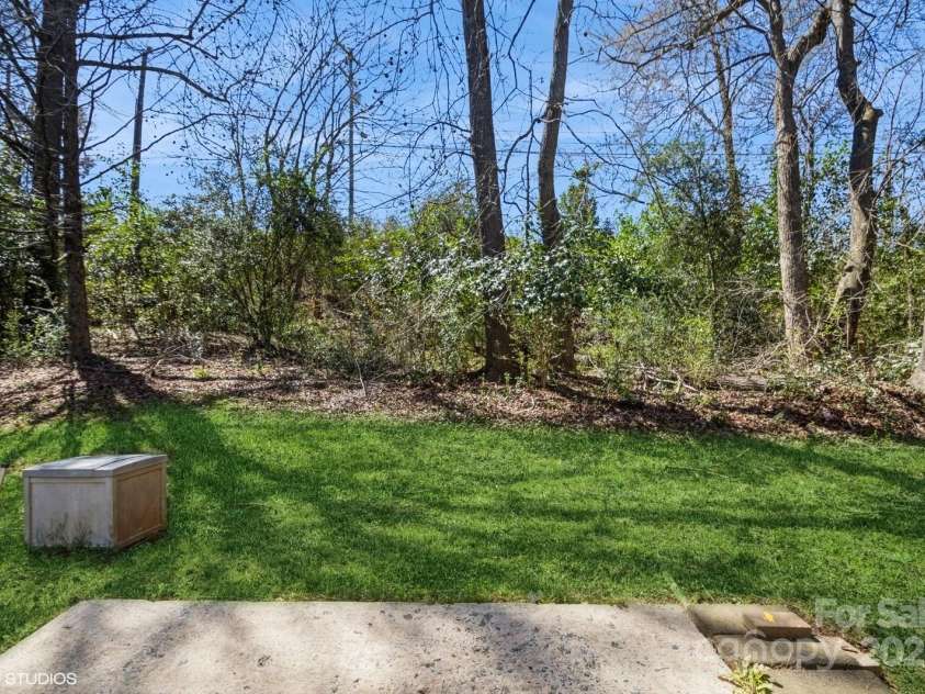 6212 Windsor Gate Lane, Charlotte, NC 28215.  MLS# CAR4231731, YatesRealty ID 7336. 