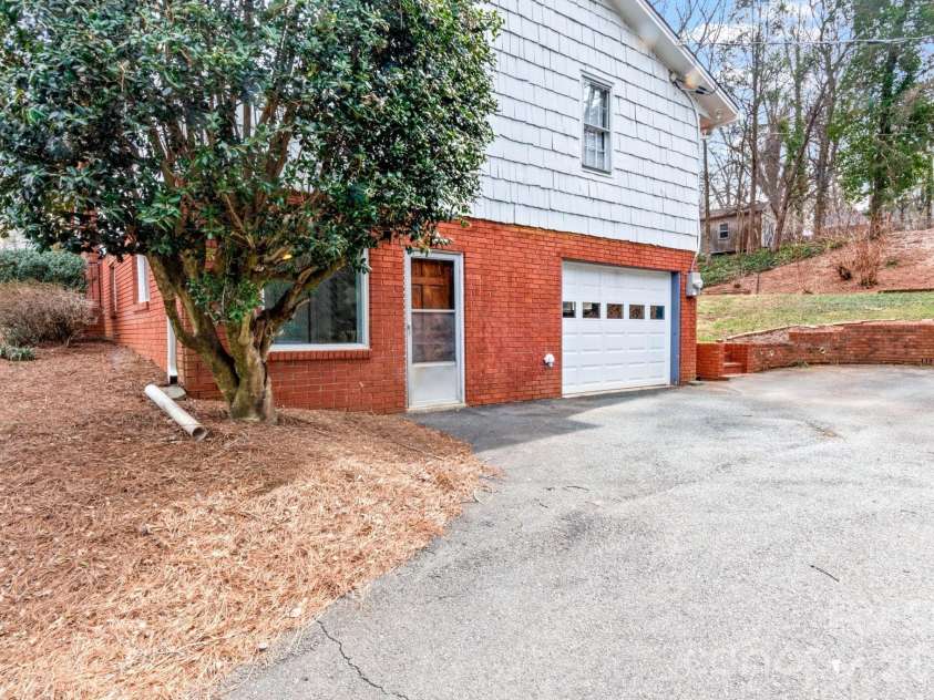 3116 Burkeshore Road, Winston Salem, NC 27106.  MLS# CAR4350889, YatesRealty ID 7338. 