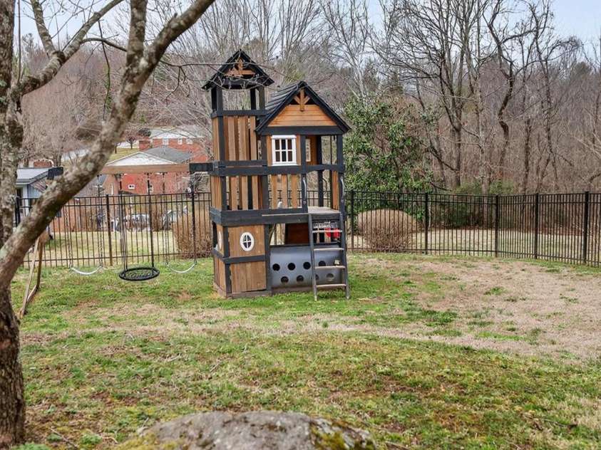 1037 Prestwood Drive, Lenoir, NC 28645.  MLS# CAR4351995, YatesRealty ID 7339. 