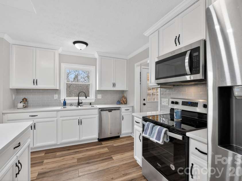 1037 Prestwood Drive, Lenoir, NC 28645.  MLS# CAR4351995, YatesRealty ID 7339. Kitchen