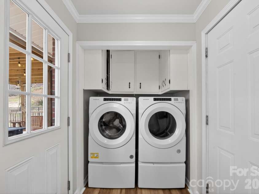 1037 Prestwood Drive, Lenoir, NC 28645.  MLS# CAR4351995, YatesRealty ID 7339. Laundry/mud room on main level