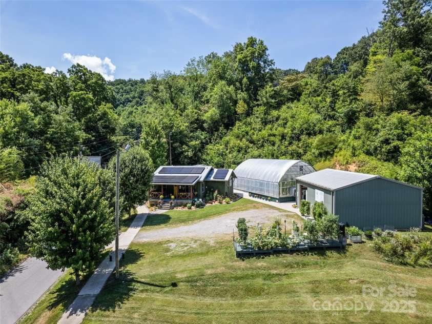 66 Bradley Street, Waynesville, NC 28786.  MLS# CAR4232030, YatesRealty ID 7339. 
