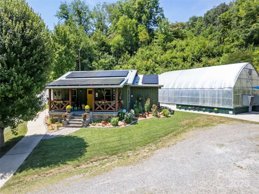 66 Bradley Street, Waynesville, NC 28786.  MLS# CAR4232030, YatesRealty ID 7339. 