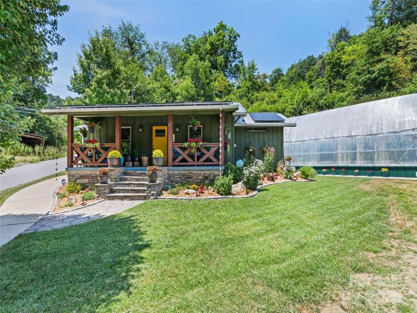 66 Bradley Street, Waynesville, NC 28786.  MLS# CAR4232030, YatesRealty ID 7339. 