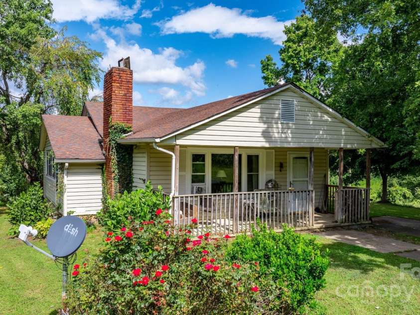 1147 Old Linville Road, Marion, NC 28752.  MLS# CAR4316908, YatesRealty ID 734. 