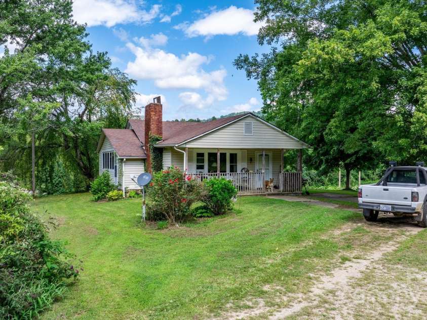 1147 Old Linville Road, Marion, NC 28752.  MLS# CAR4316908, YatesRealty ID 734. 