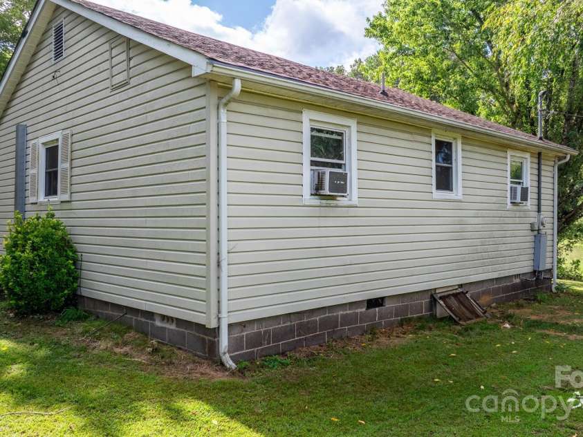 1147 Old Linville Road, Marion, NC 28752.  MLS# CAR4316908, YatesRealty ID 734. 