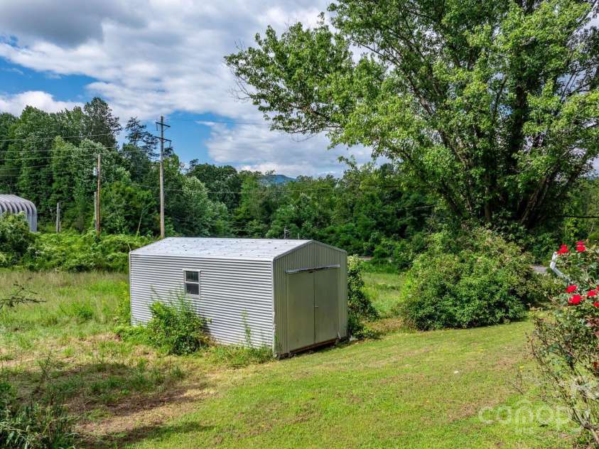 1147 Old Linville Road, Marion, NC 28752.  MLS# CAR4316908, YatesRealty ID 734. 